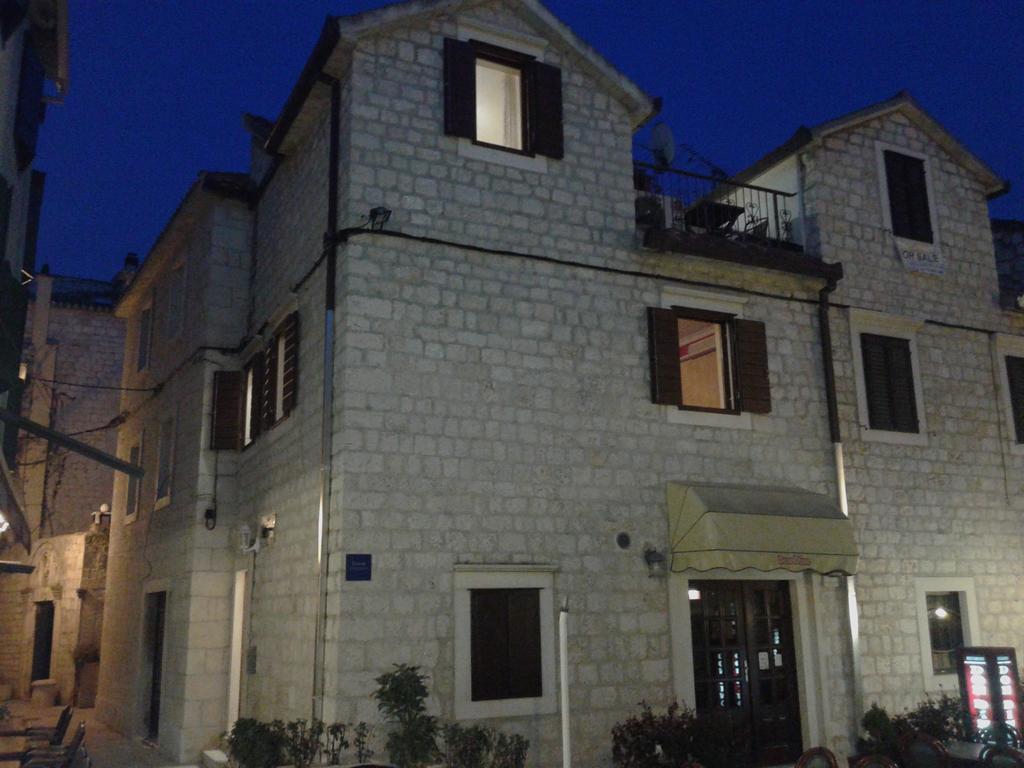 House Ivancic-Free Parking Трогир Екстериор снимка